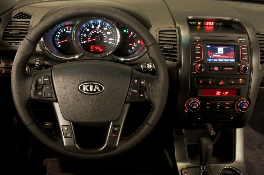  Kia Sorento 2013 года  (US) (фото 9 из 46)